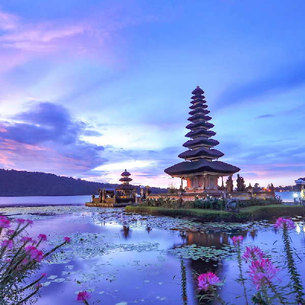 Holiday Package Tour and Travels-Ulun-Danu-Beratan-in-Bedugul-Bali-Indonesia